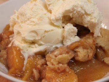 peach cobbler and ice creme